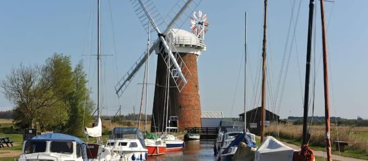 Fabulous 2 Bedroom Dog Friendly Chalet 5 Min Walk To Beach, Nr Gt Yarmouth & Norfolk Broads Scratby 外观 照片